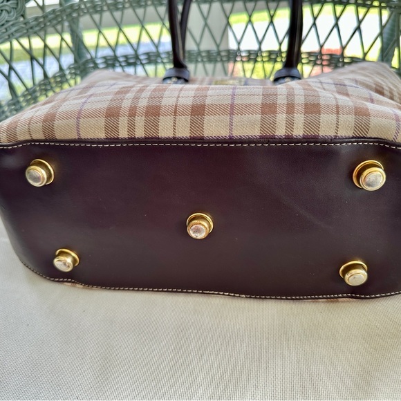 LIZ CLAIBORNE, TOTE BAG IN PLAID FABRIC PATTERN, DOUBLE SHOULDER STRAPS. - Picture 8 of 12